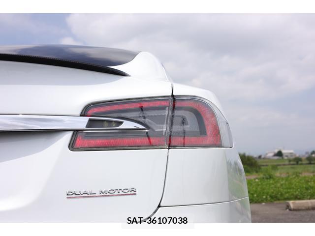Tesla MODEL S 2020-05 7962506-7