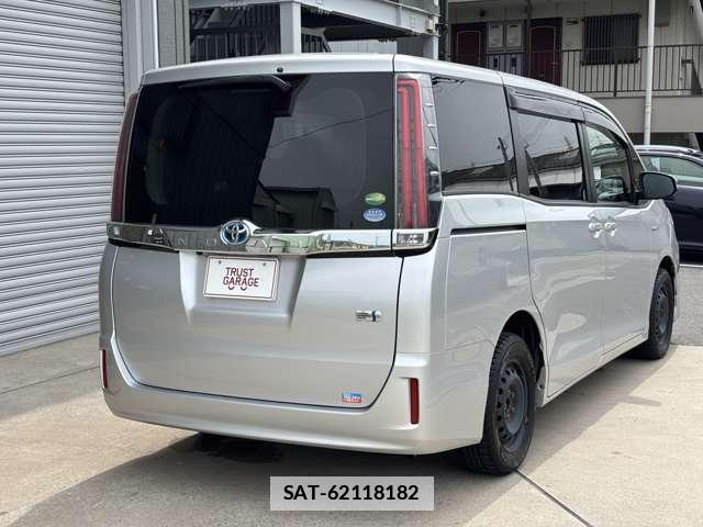 Toyota NOAH 2018-04 7959362-13