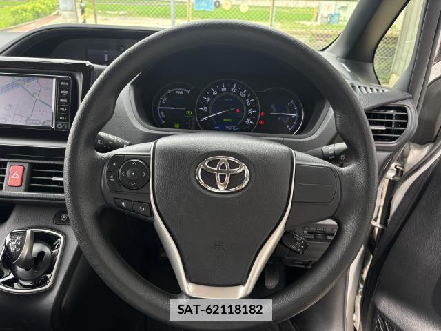Toyota NOAH 2018-04 7959362-17