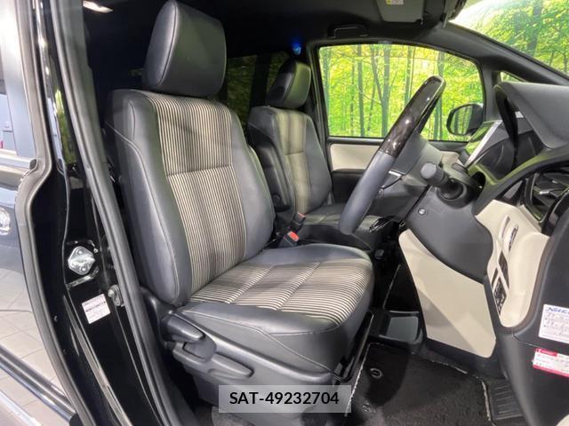 Toyota NOAH 2021-08 7959580-6