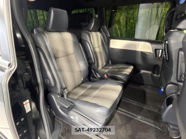 Toyota NOAH 2021-08 7959580-7