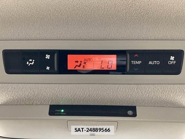 Toyota NOAH 2016-04 7960036-11