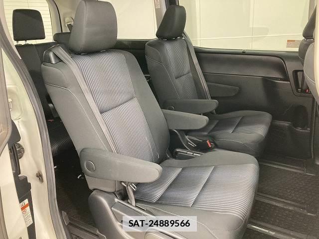 Toyota NOAH 2016-04 7960036-5