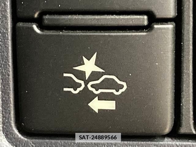 Toyota NOAH 2016-04 7960036-9