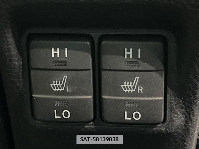 Toyota NOAH 2019-01 7960574-6