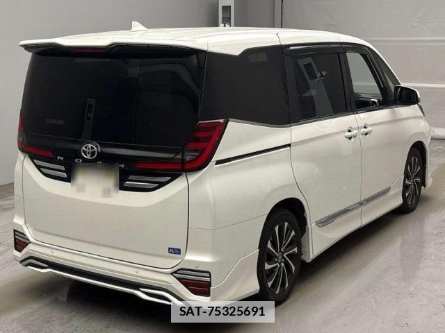 Toyota NOAH 2023-07 7960857-10