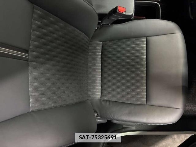 Toyota NOAH 2023-07 7960857-13