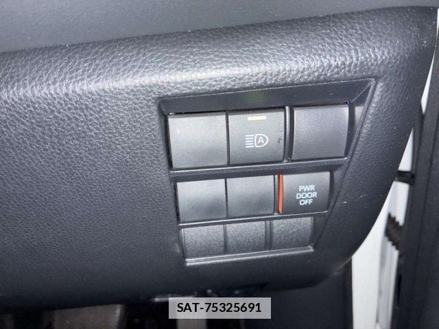 Toyota NOAH 2023-07 7960857-14