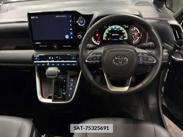 Toyota NOAH 2023-07 7960857-2