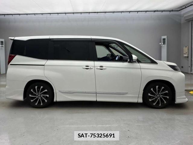 Toyota NOAH 2023-07 7960857-3