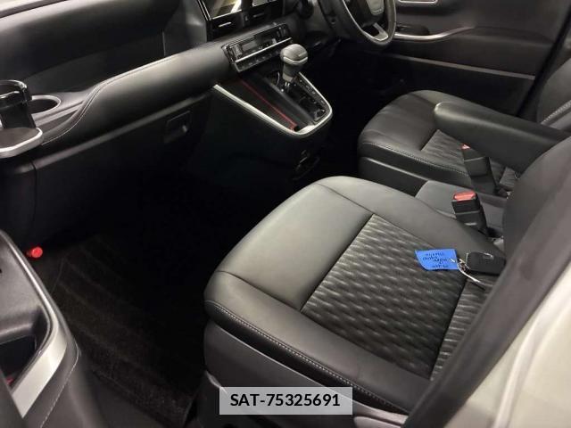 Toyota NOAH 2023-07 7960857-5