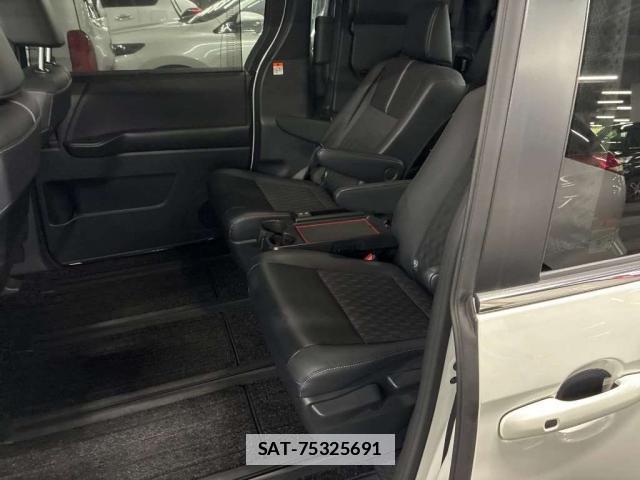 Toyota NOAH 2023-07 7960857-6