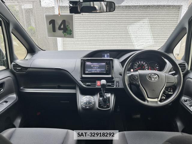 Toyota NOAH 2017-10 7961512-10
