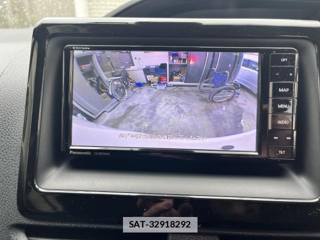 Toyota NOAH 2017-10 7961512-12