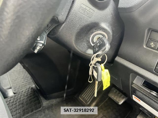 Toyota NOAH 2017-10 7961512-14