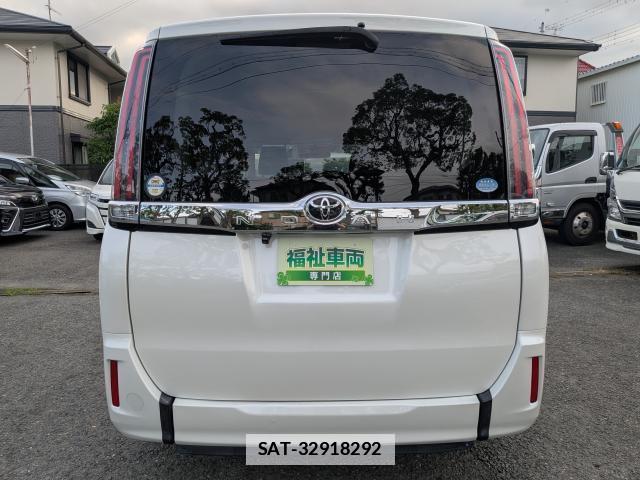 Toyota NOAH 2017-10 7961512-19