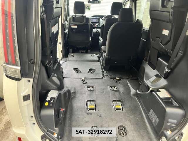 Toyota NOAH 2017-10 7961512-3