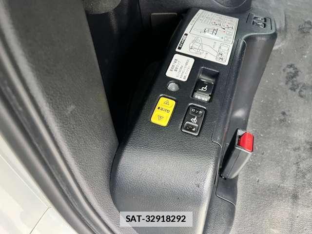 Toyota NOAH 2017-10 7961512-5
