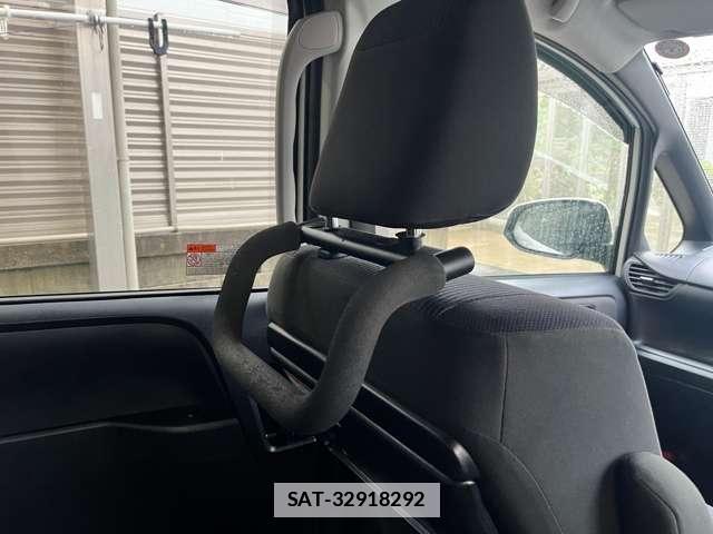 Toyota NOAH 2017-10 7961512-8