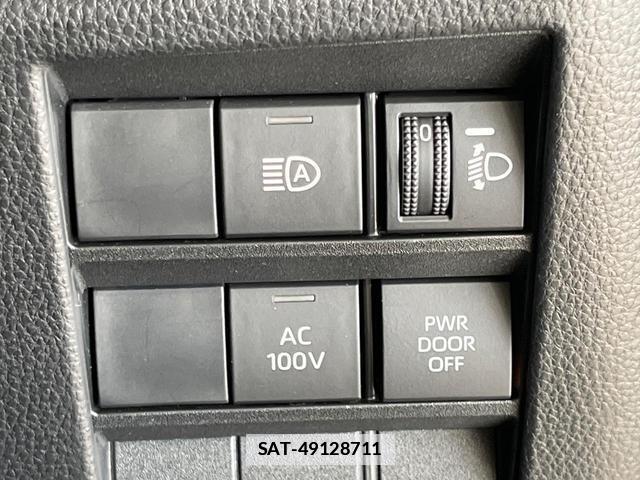 Toyota NOAH 2022-04 7962421-6