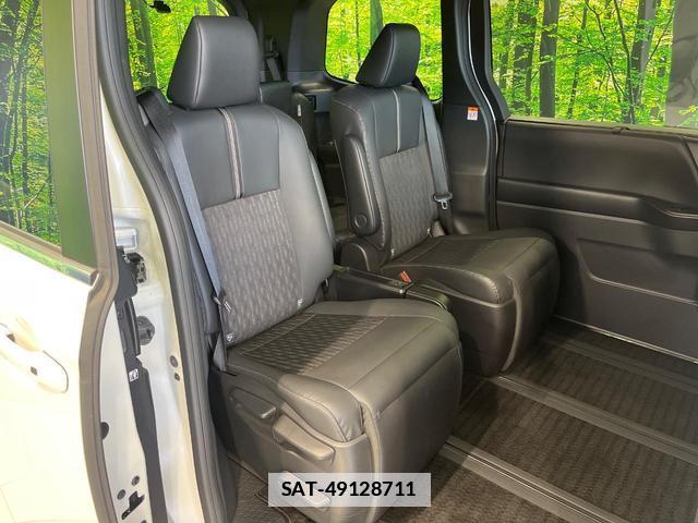 Toyota NOAH 2022-04 7962421-8