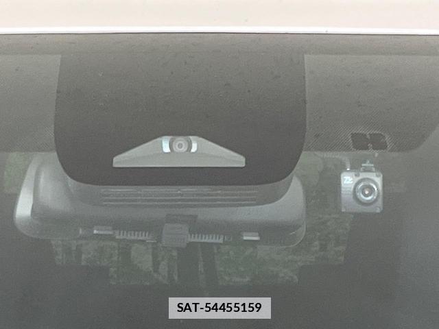 Toyota NOAH 2022-03 7962423-4