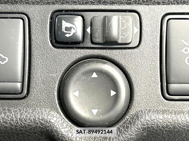 Nissan NOTE 2017-06 7960002-5