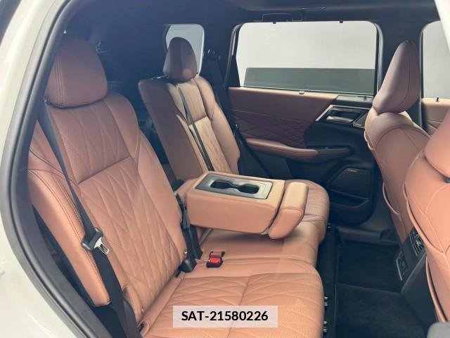 Mitsubishi OUTLANDER PHEV 2024-10 7961726-16
