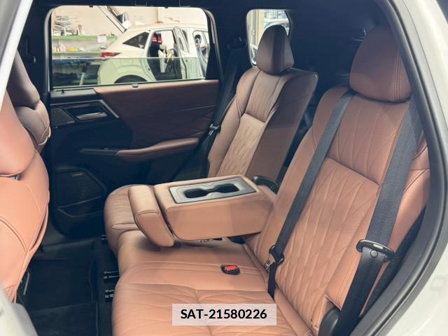 Mitsubishi OUTLANDER PHEV 2024-10 7961726-17