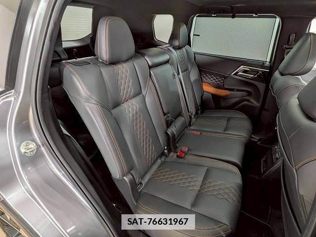 Mitsubishi OUTLANDER PHEV 2022-03 7963047-5