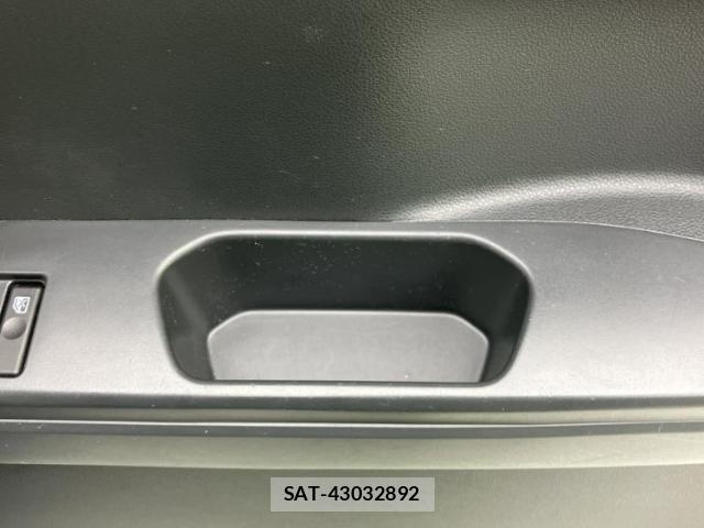 Toyota Pixis Mega 2019-06 7962904-7