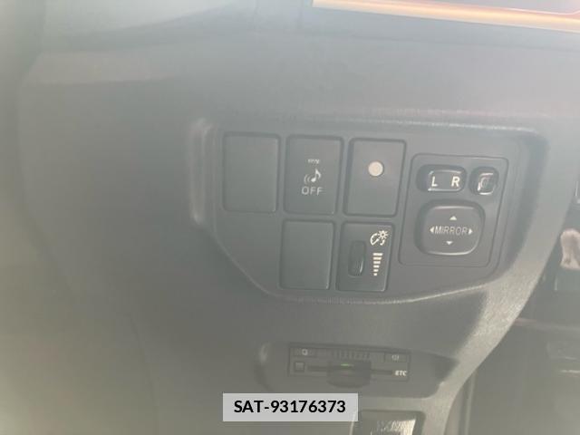 Toyota PRIUS PHV 2013-11 7959868-17