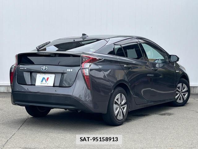 Toyota PRIUS 2016-08 7959636-17