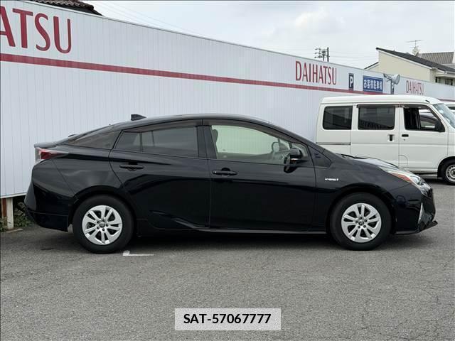Toyota PRIUS 2018-03 7959995-17