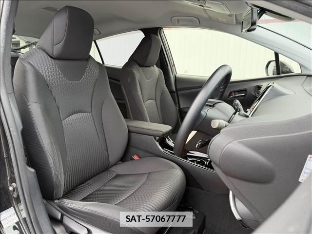 Toyota PRIUS 2018-03 7959995-7
