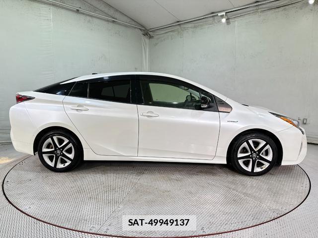 Toyota PRIUS 2018-09 7960197-13