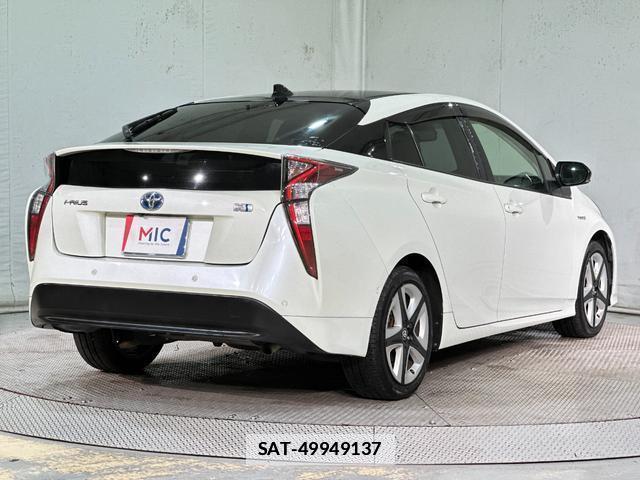 Toyota PRIUS 2018-09 7960197-14