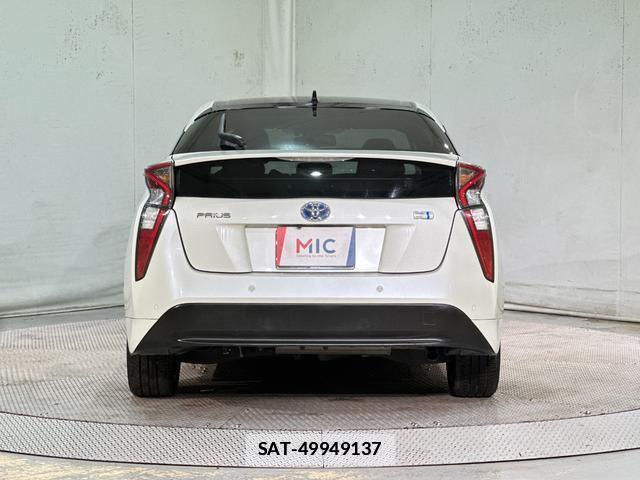 Toyota PRIUS 2018-09 7960197-15