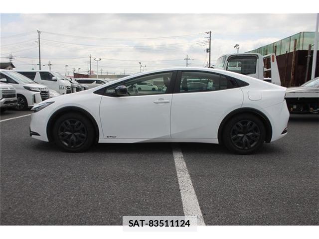 Toyota PRIUS 2025-03 7960416-7