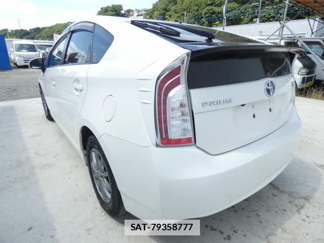 Toyota PRIUS 2013-04 7960540-1