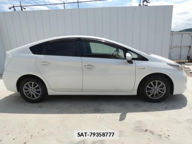 Toyota PRIUS 2013-04 7960540-11