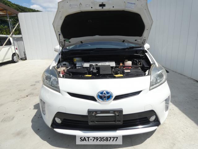 Toyota PRIUS 2013-04 7960540-16
