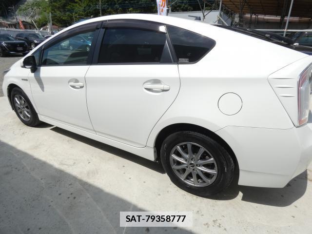 Toyota PRIUS 2013-04 7960540-17