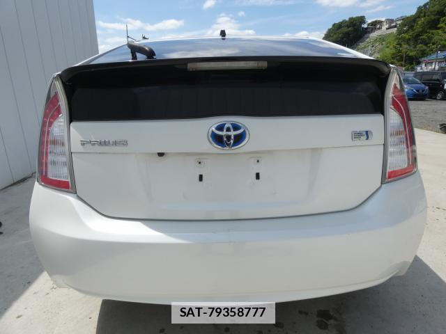 Toyota PRIUS 2013-04 7960540-9