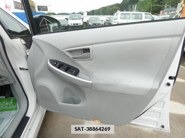 Toyota PRIUS 2012-07 7960541-17