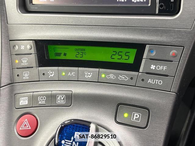 Toyota PRIUS 2015-03 7961076-6