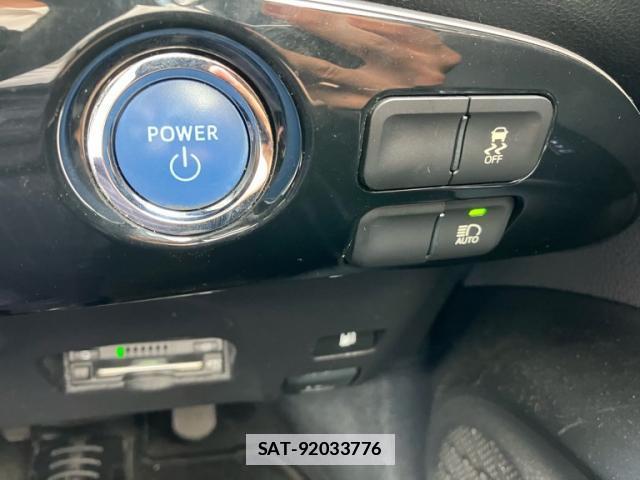 Toyota PRIUS 2016-03 7961782-10
