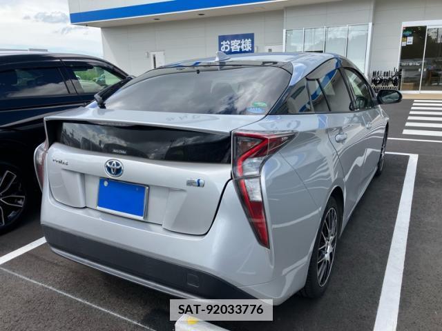 Toyota PRIUS 2016-03 7961782-13