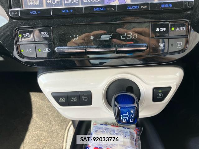 Toyota PRIUS 2016-03 7961782-18
