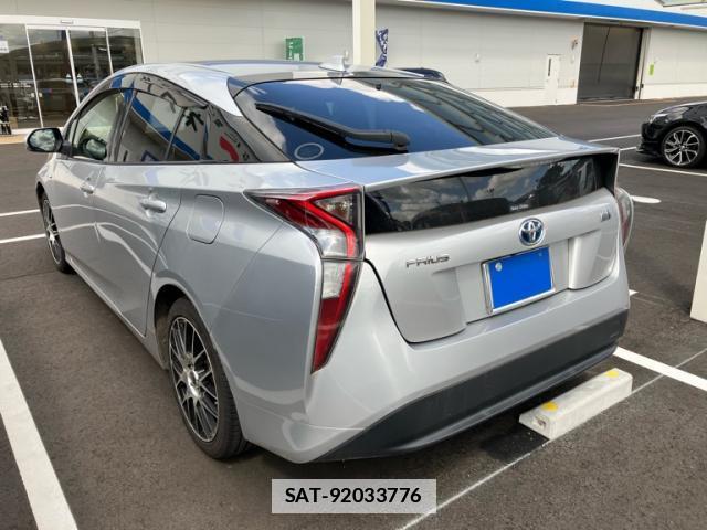Toyota PRIUS 2016-03 7961782-2